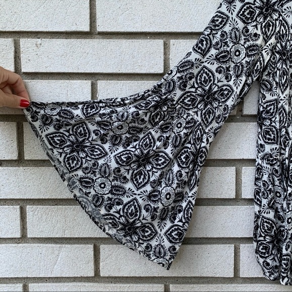 Anthropologie Eri + Ali Hervine Bell Sleeve Black White Blouse Top - Picture 6 of 11